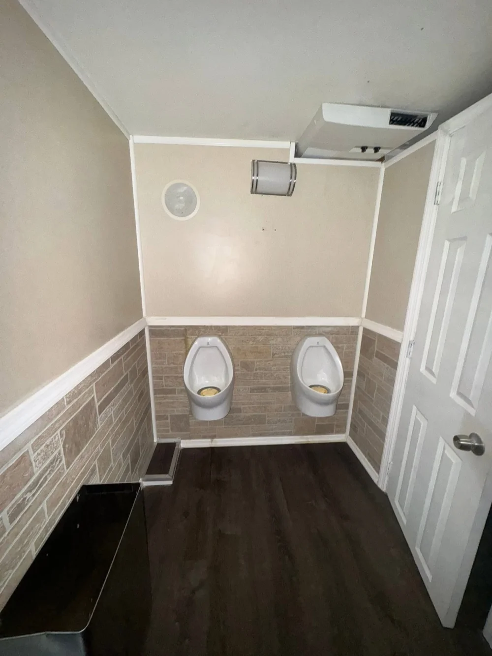 7 Stall Crowd Pleasure Restroom - Image 2