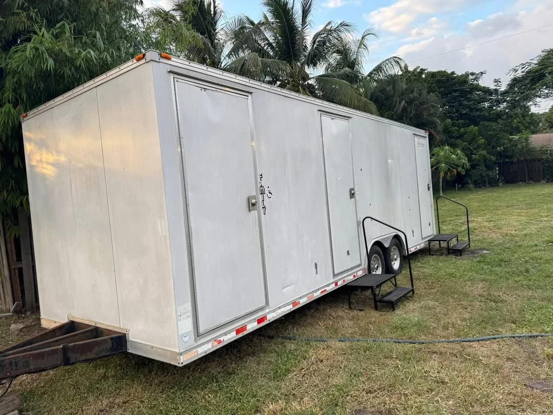 7 Stall Crowd Pleasure Restroom